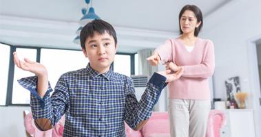 解決叛逆孩子的問題，青少年叛逆厭學學校提醒家長注意幾個問題
