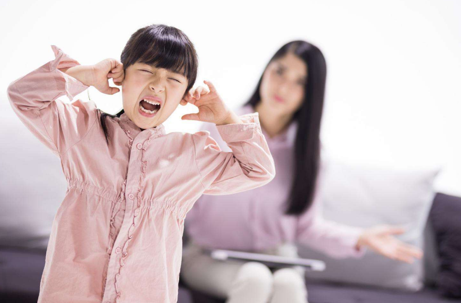 剛進(jìn)入叛逆期的孩子的主要表現(xiàn)，家長多說這3句話很管用。