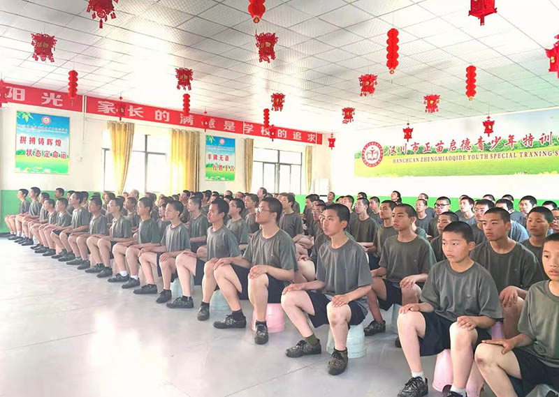 十幾歲的女孩子早戀，家長(zhǎng)應(yīng)該怎么辦？(圖1)