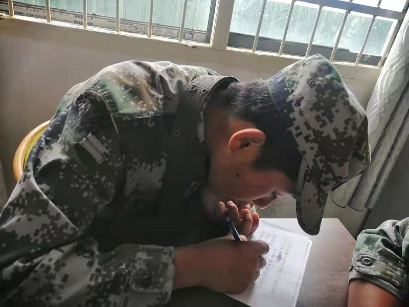 收到叛逆孩子的來(lái)信，家長(zhǎng)熱淚盈眶