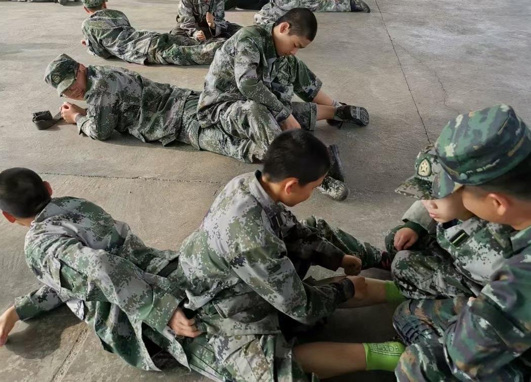 軍訓(xùn)生活指南，團(tuán)體按摩安排起來(lái)！