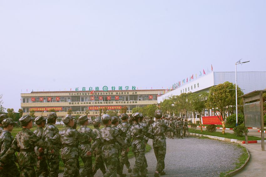 孩子沉迷網絡不上學怎么辦 家長該如何去引導