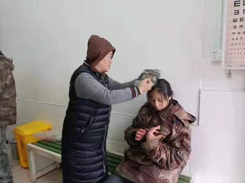 定期開展的表彰大會認可他們，希望他們越來越優秀