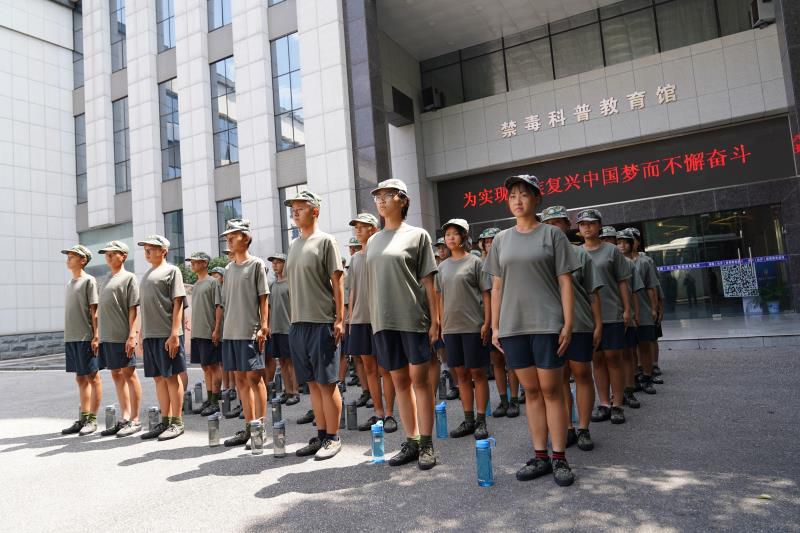 厭學輔導學校收費的標準是什么樣的？